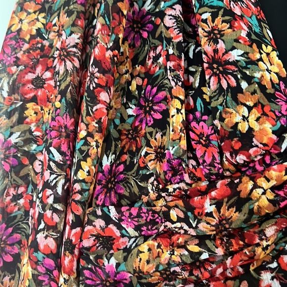 PLEIONE V-NECK PUFF SLEEVE TOP - Picture 4 of 9